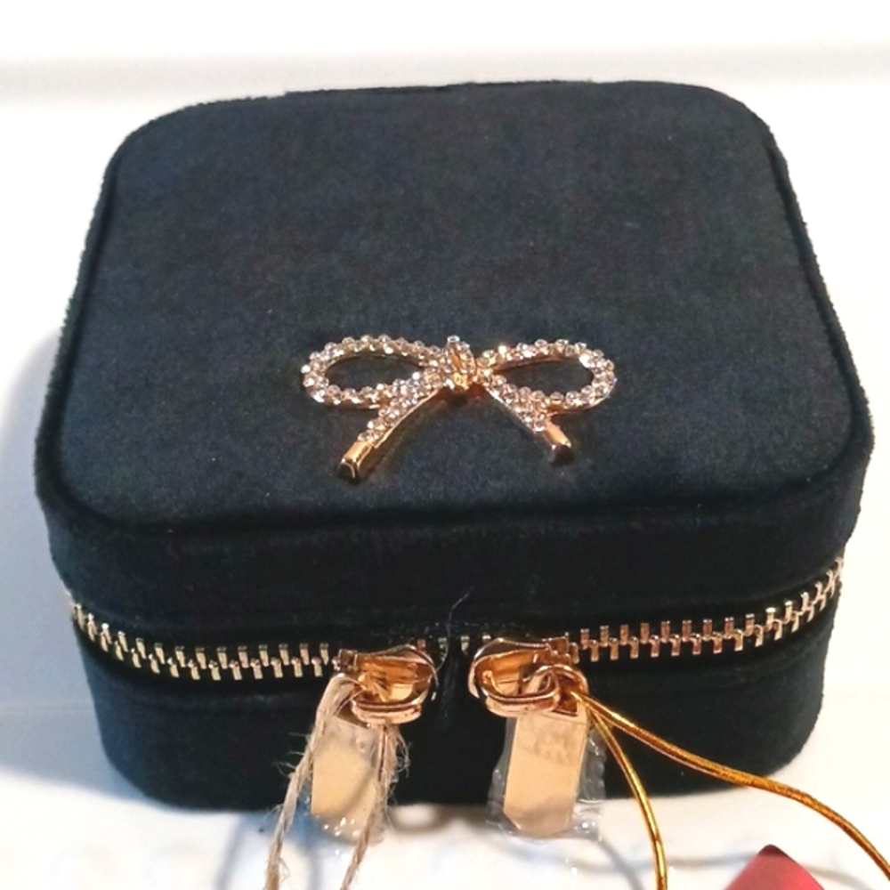 Gorgeous! Joan & David Aveline Plush Velvet Mini Travel/home Jewelry Box